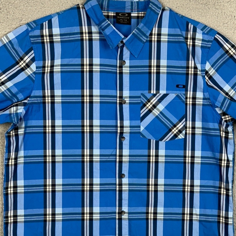 Oakley Shirt Mens XL Blue Black Plaid Button Up Casual Short Sleeve Outdoor Logo